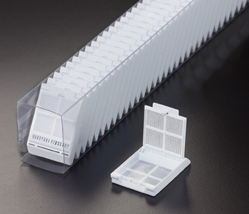 Cassettes de inclusion apilados en tubos de plastico M480_SL